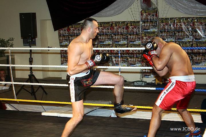 091218_0440_ocaktuerk-akrouch_k1_fight_night_ii.jpg