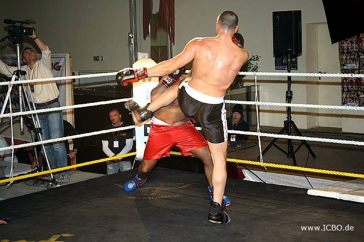 091218_0452_ocaktuerk-akrouch_k1_fight_night_ii.jpg