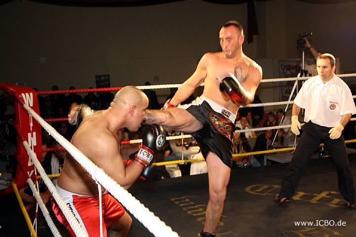 091218_0455_ocaktuerk-akrouch_k1_fight_night_ii.jpg