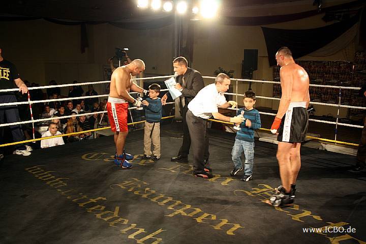 091218_0463_ocaktuerk-akrouch_k1_fight_night_ii.jpg