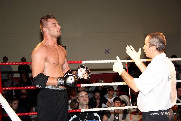 091218_0537_densiz-moser_k1_fight_night_ii.jpg