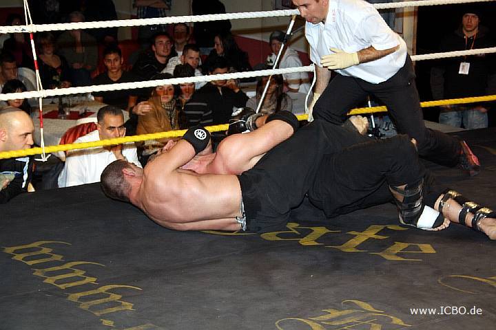 091218_0544_densiz-moser_k1_fight_night_ii.jpg