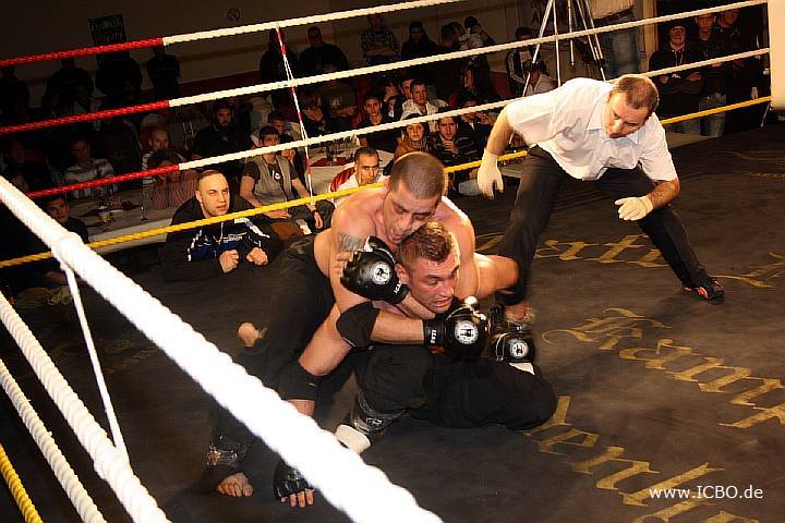 091218_0565_densiz-moser_k1_fight_night_ii.jpg