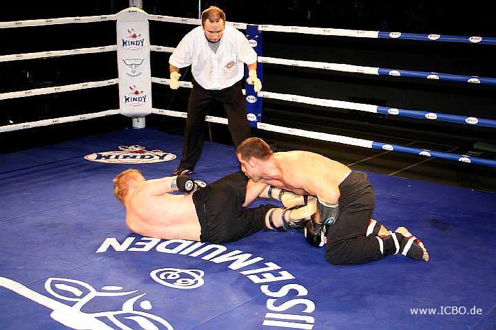 100327_0482_densiz-tomasik_monheimer-fight-night.jpg