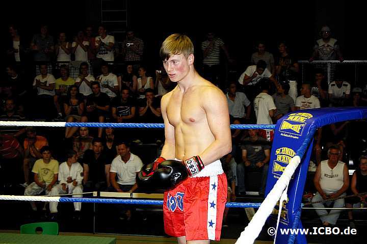 100605_0375_morguel-klahs_suderwicher-fight-night.jpg