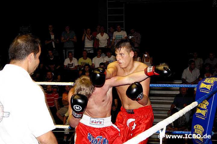 100605_0439_morguel-klahs_suderwicher-fight-night.jpg