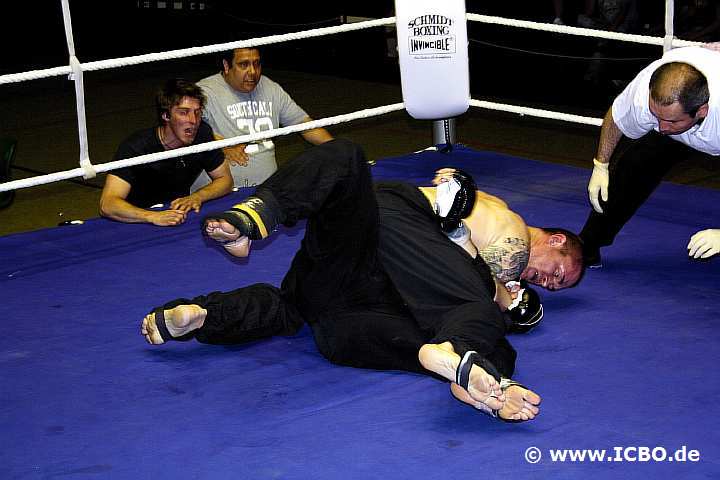 100605_0921_nowak-tomasik_suderwicher-fight-night.jpg