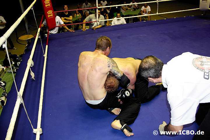 100605_0945_nowak-tomasik_suderwicher-fight-night.jpg