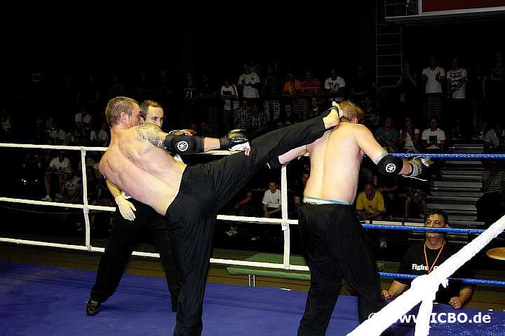 100605_0965_nowak-tomasik_suderwicher-fight-night.jpg